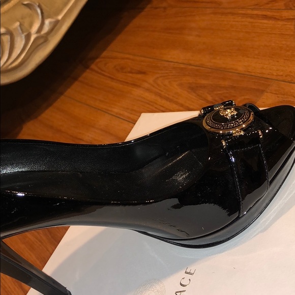 Versace Pump - Picture 6 of 7